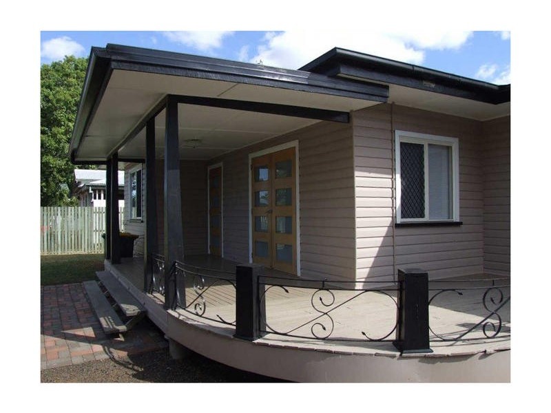 4 Wooburn Street, Dalby QLD 4405