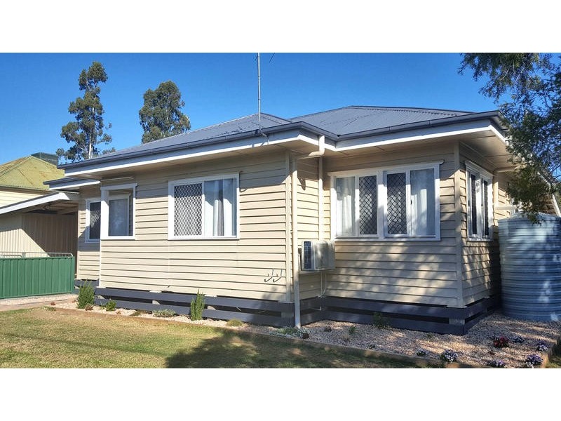 6 Blaxland Road, Dalby QLD 4405