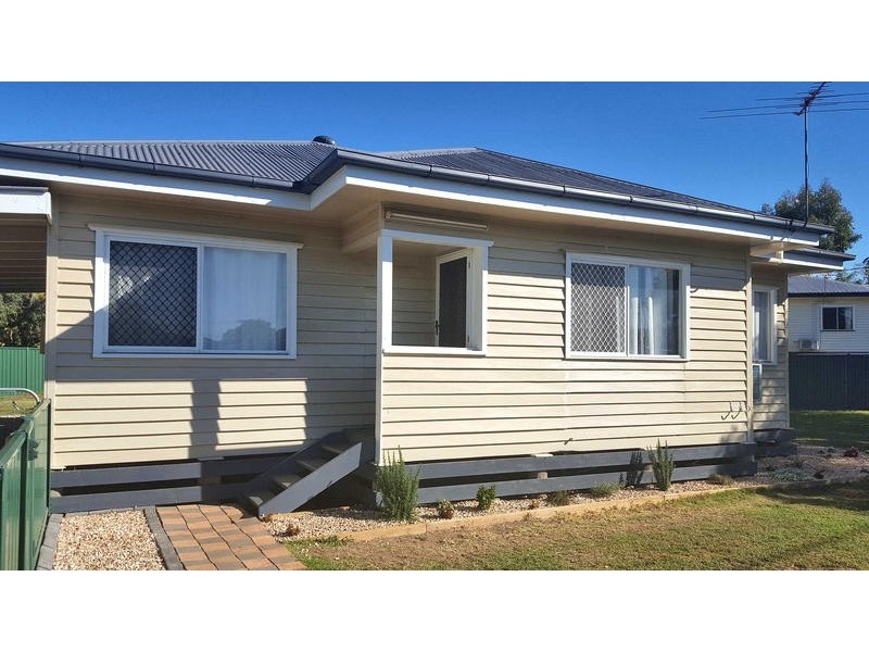 6 Blaxland Road, Dalby QLD 4405