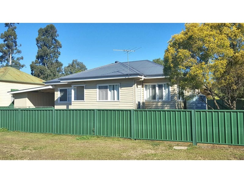 6 Blaxland Road, Dalby QLD 4405