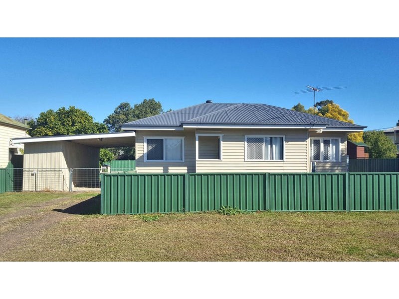 6 Blaxland Road, Dalby QLD 4405