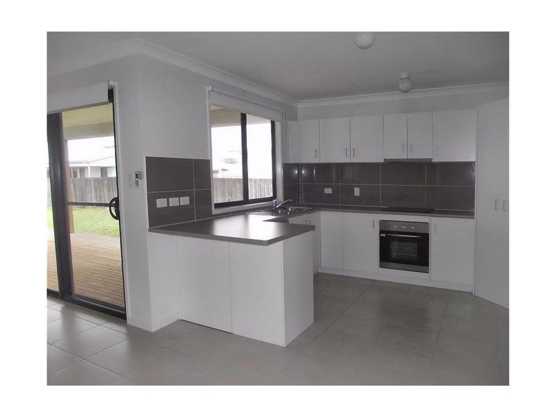 8 Keys Place, Dalby QLD 4405