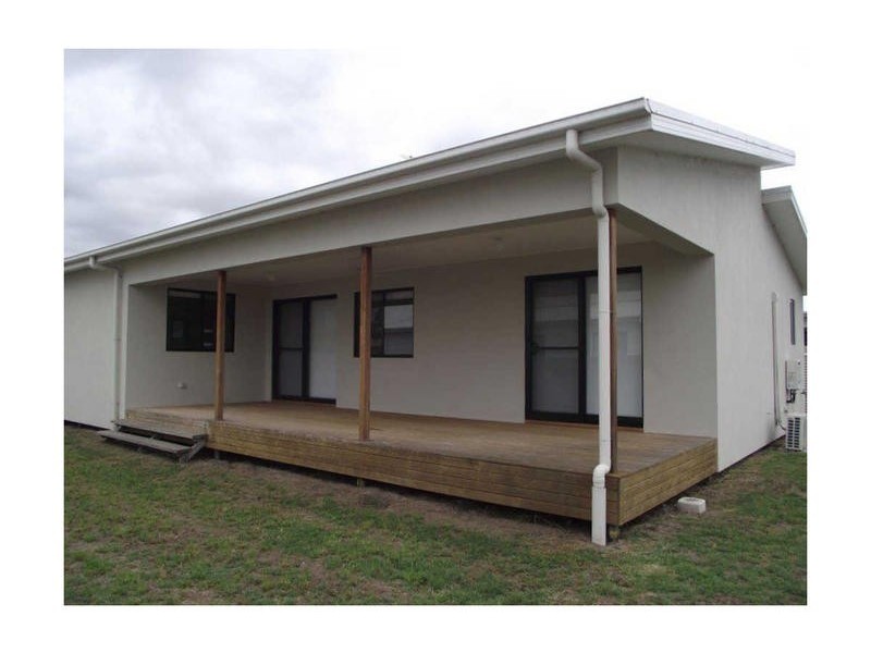8 Keys Place, Dalby QLD 4405