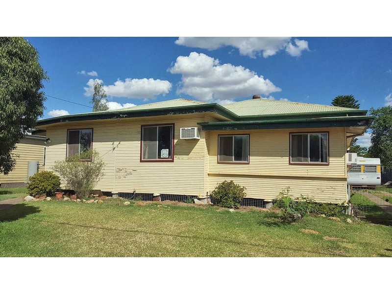 135 Pratten Street, Dalby QLD 4405