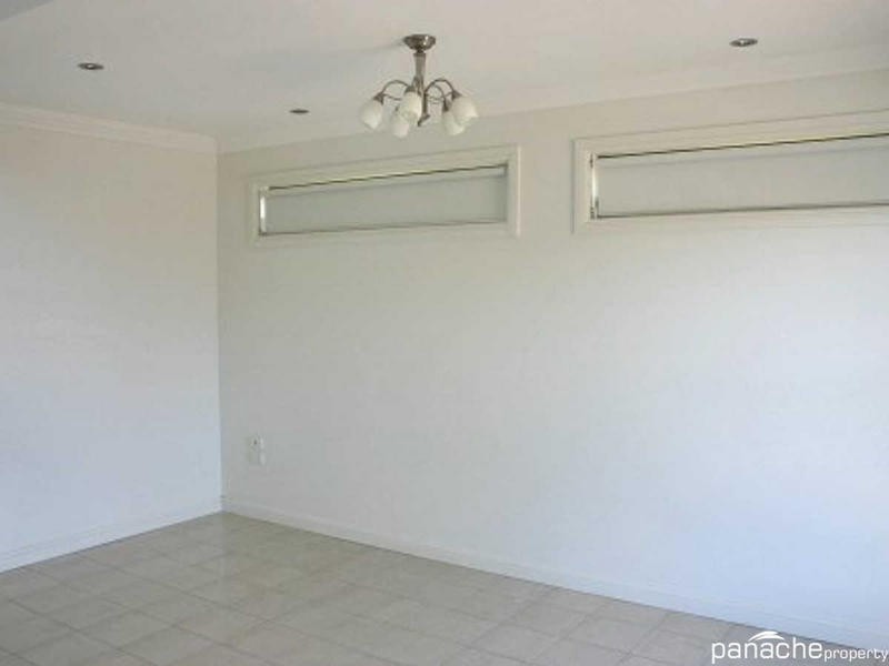 Unit 1, 8 Montclair Close, Dalby QLD 4405