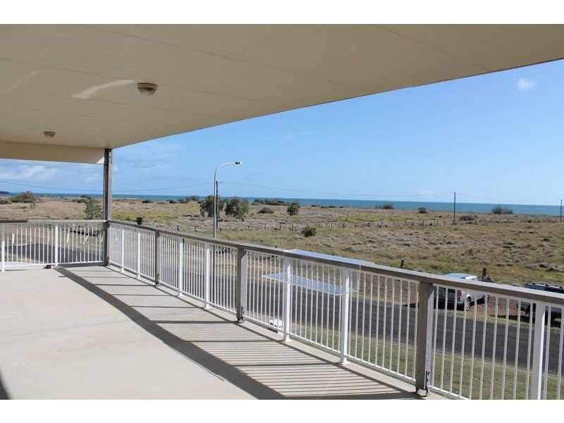 135 Shelley Street, Burnett Heads QLD 4670