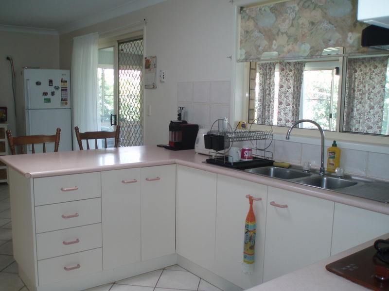 5 Tomlins Court, Avenell Heights QLD 4670