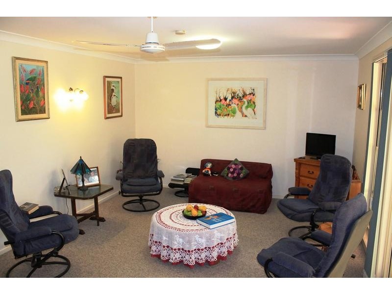 33 Cockatoo Crescent, Gooburrum QLD 4670