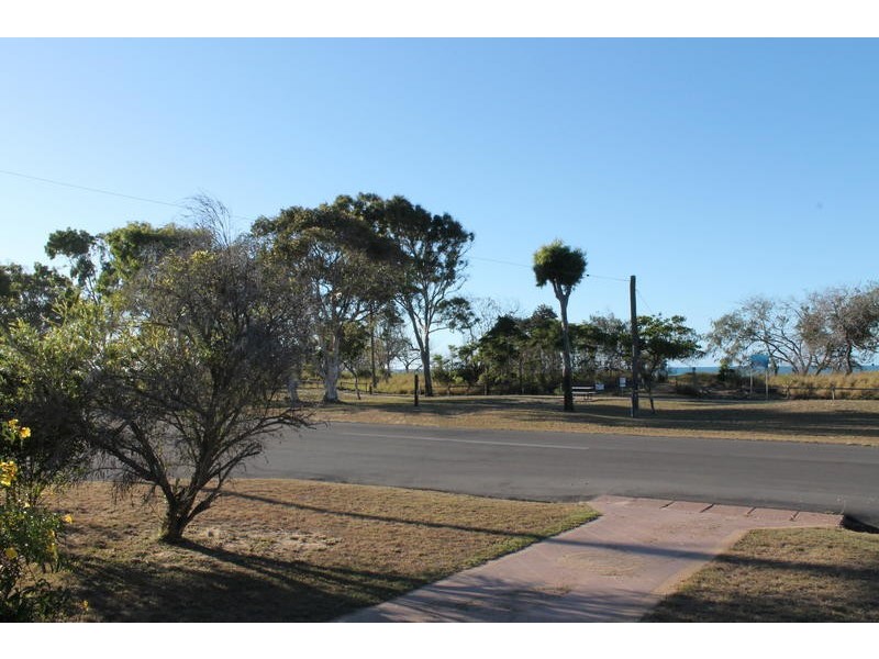 35 Pacific Boulevard, Moore Park Beach QLD 4670