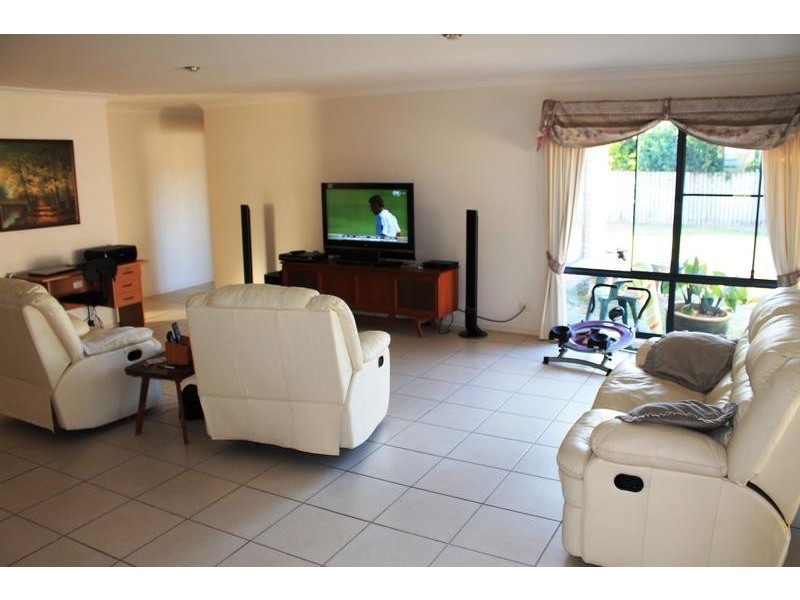 2 Alexander Drive, Moore Park Beach QLD 4670
