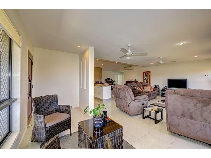 1 Banner Court, Branyan QLD 4670