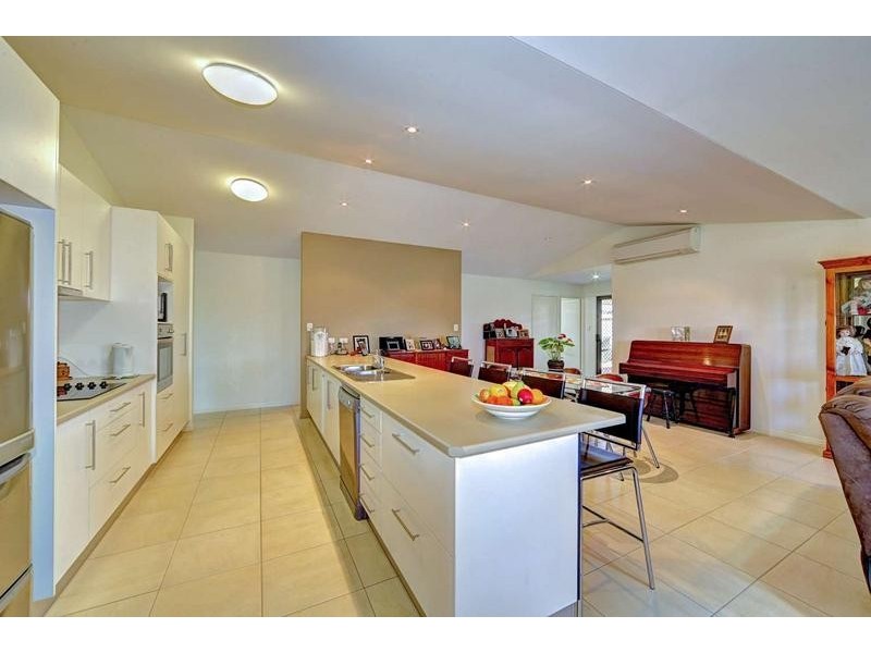 1 Banner Court, Branyan QLD 4670