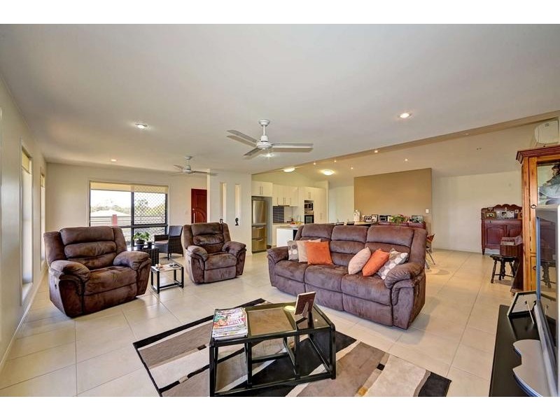 1 Banner Court, Branyan QLD 4670