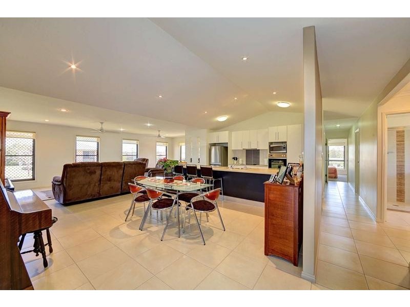 1 Banner Court, Branyan QLD 4670