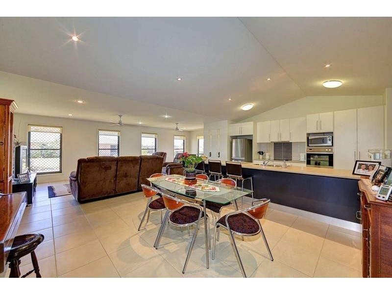 1 Banner Court, Branyan QLD 4670