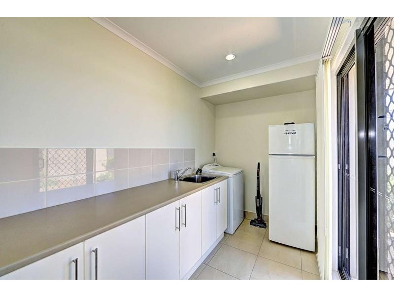 1 Banner Court, Branyan QLD 4670