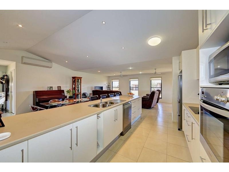 1 Banner Court, Branyan QLD 4670