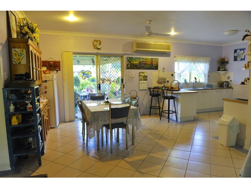7 Holzberger Street, Moore Park Beach QLD 4670