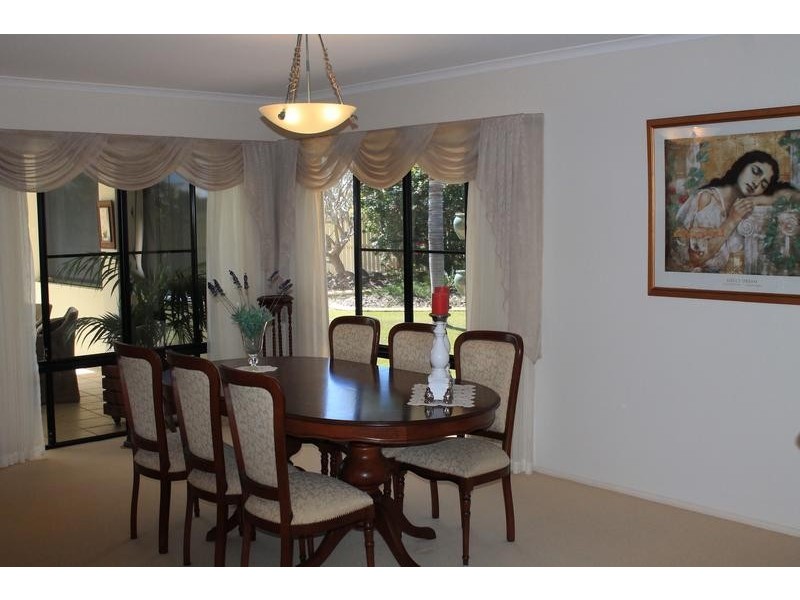 7 Davin Place, Coral Cove QLD 4670