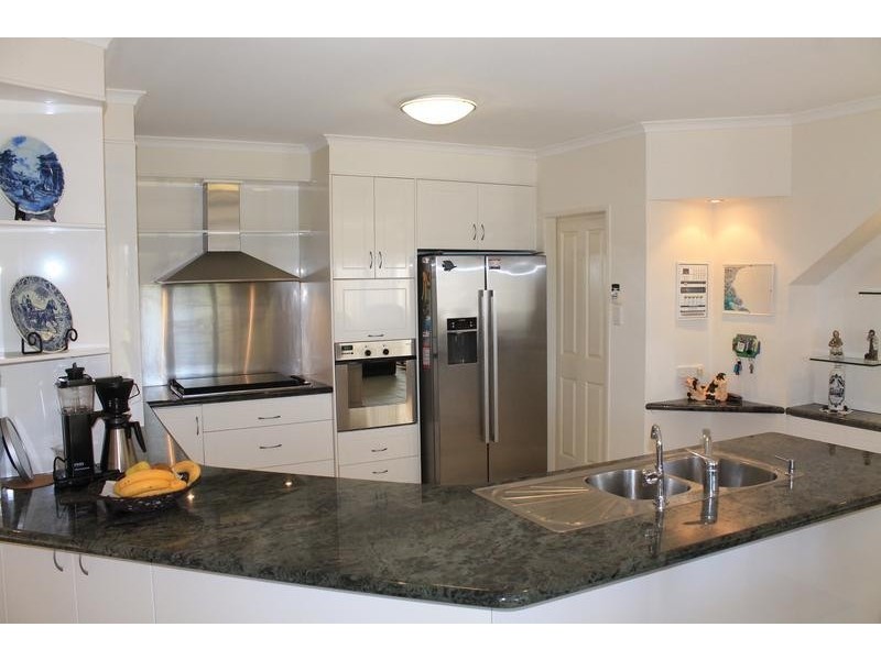 7 Davin Place, Coral Cove QLD 4670