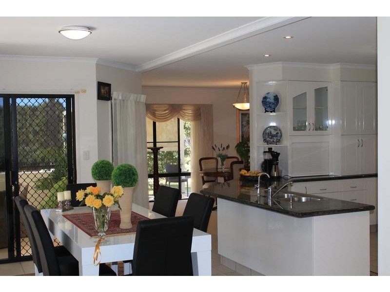 7 Davin Place, Coral Cove QLD 4670