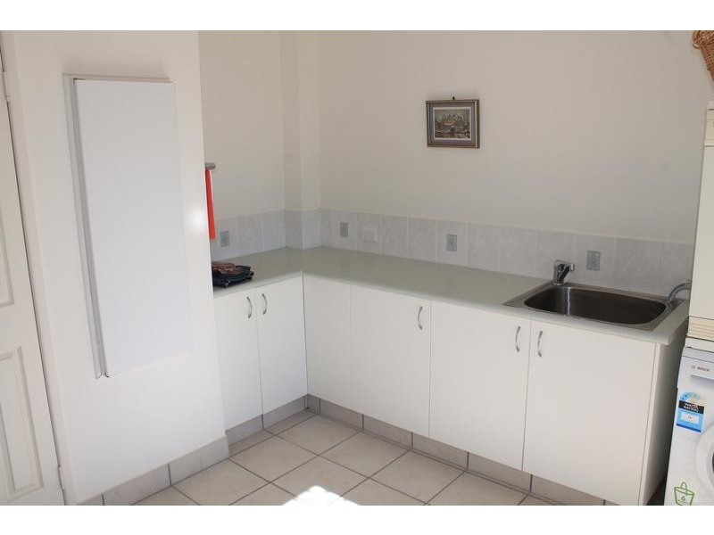 7 Davin Place, Coral Cove QLD 4670