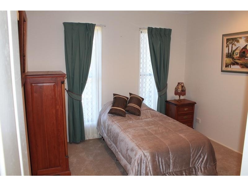 7 Davin Place, Coral Cove QLD 4670