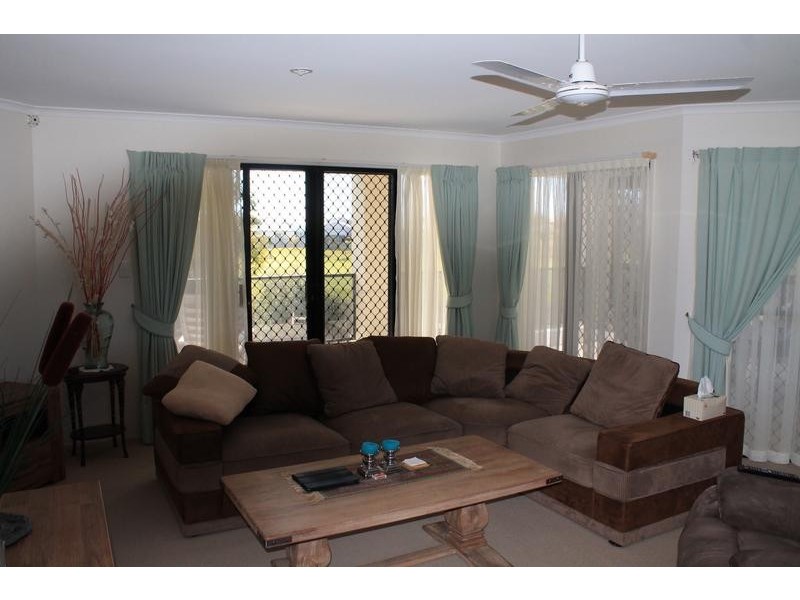 7 Davin Place, Coral Cove QLD 4670