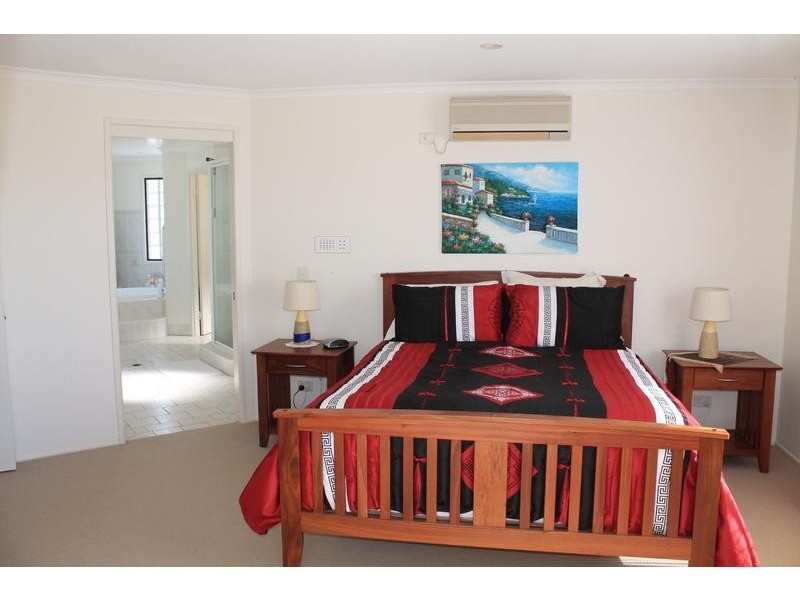 7 Davin Place, Coral Cove QLD 4670