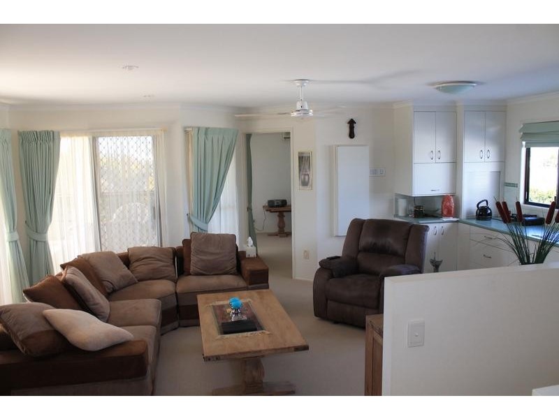 7 Davin Place, Coral Cove QLD 4670