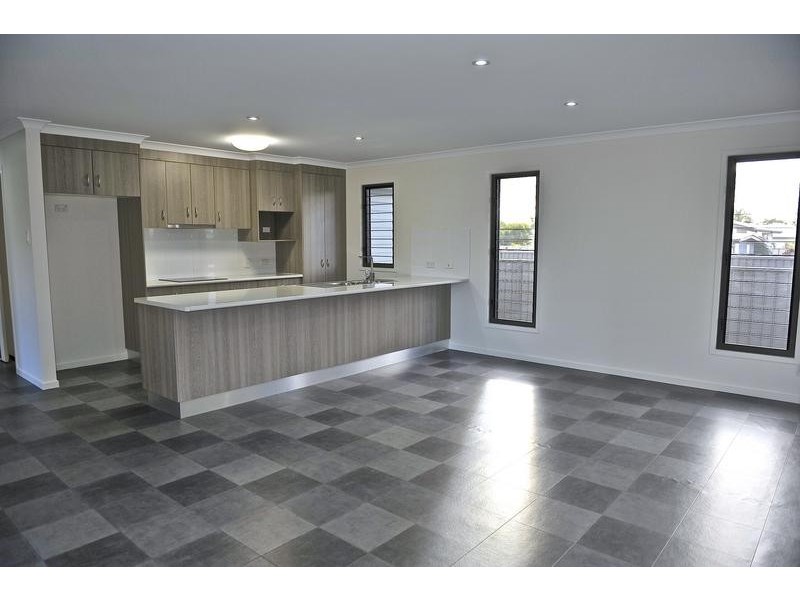 1 74 Hunter Street, Walkervale QLD 4670