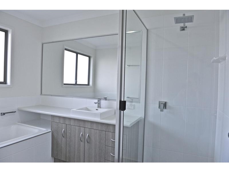 1 74 Hunter Street, Walkervale QLD 4670