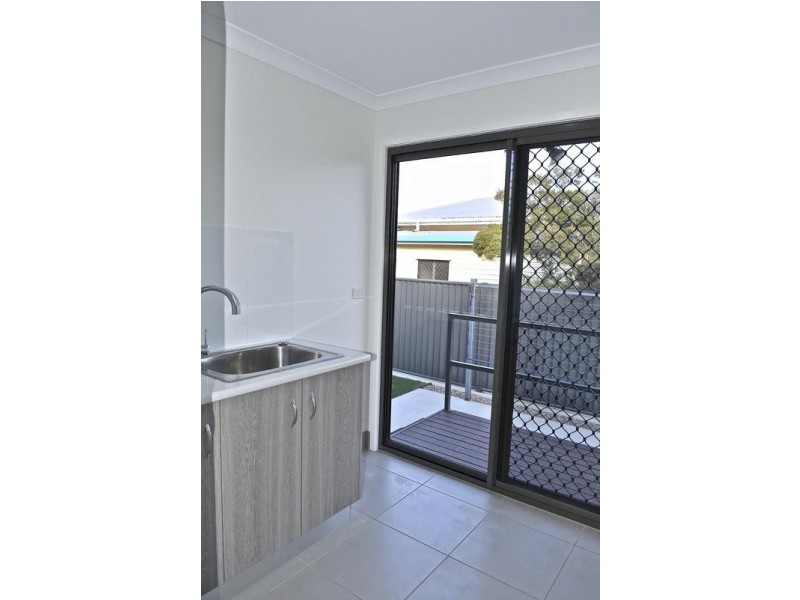 1 74 Hunter Street, Walkervale QLD 4670