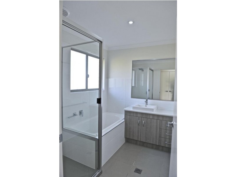 2 74 Hunter Street, Walkervale QLD 4670