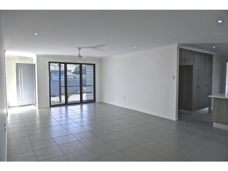 2 74 Hunter Street, Walkervale QLD 4670