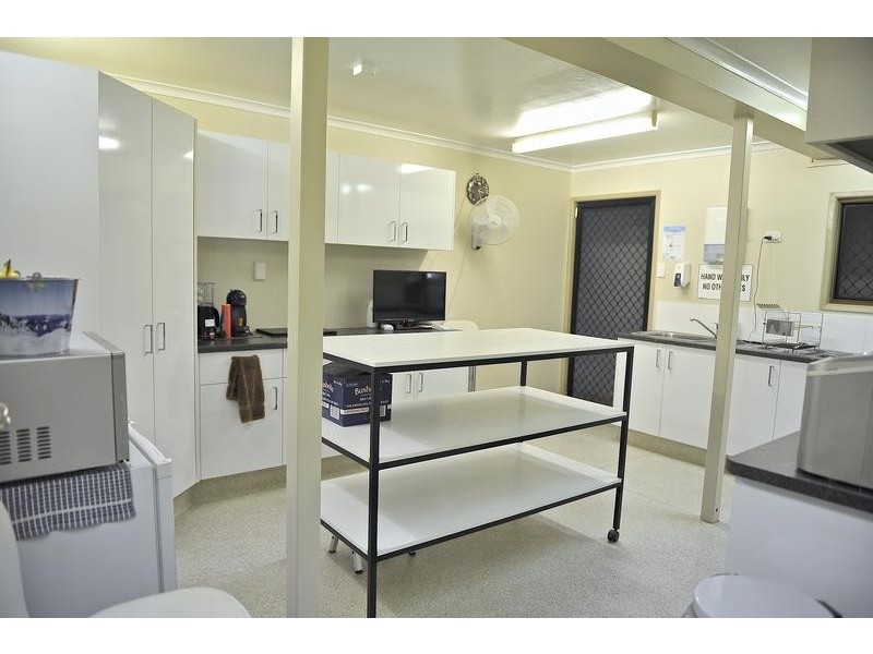 4a Hinkler Avenue, Bundaberg North QLD 4670