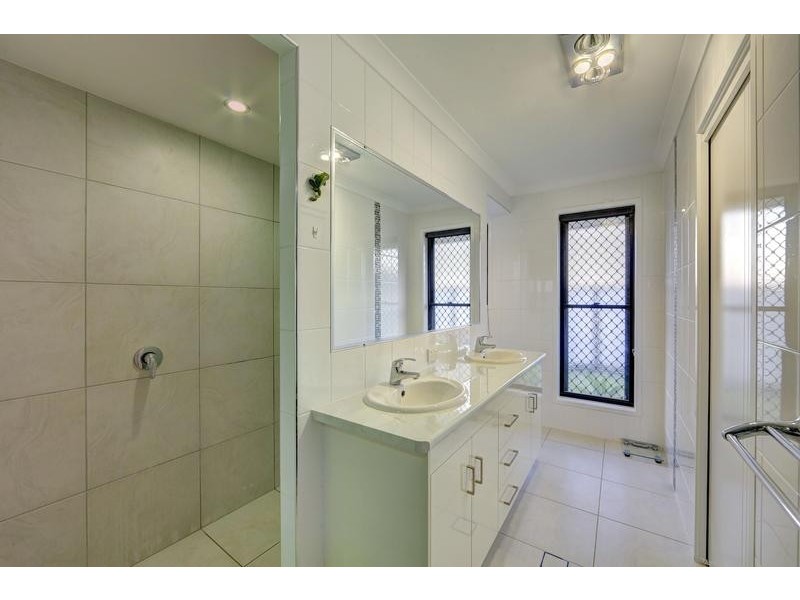 32 Longview Street, Ashfield QLD 4670