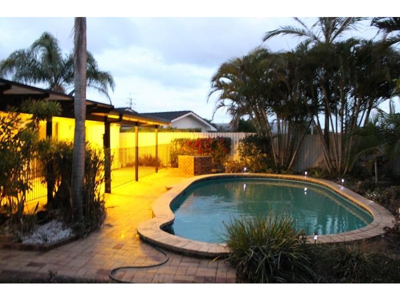 12 Rattray Street, Avenell Heights QLD 4670