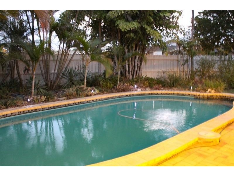 12 Rattray Street, Avenell Heights QLD 4670