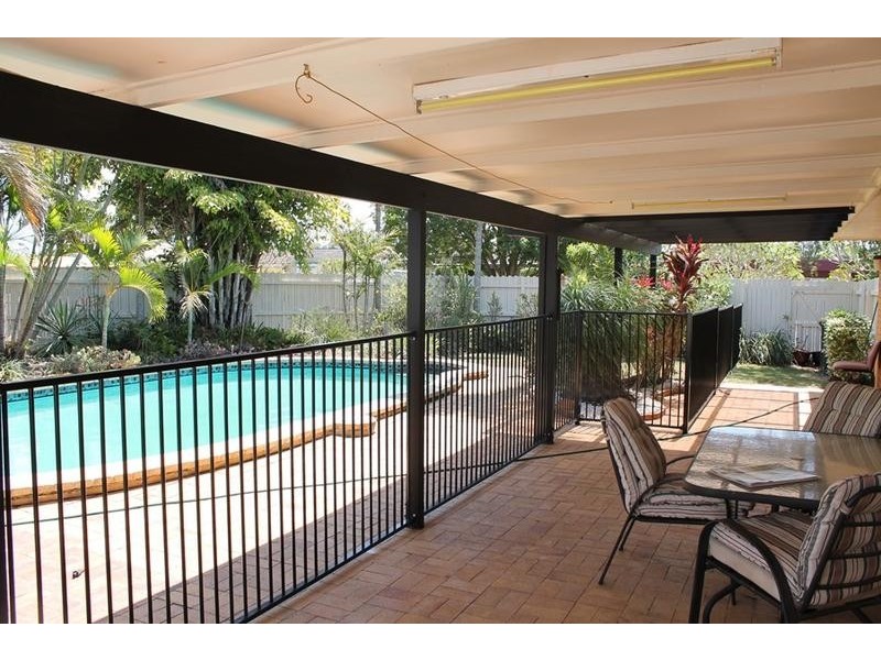 12 Rattray Street, Avenell Heights QLD 4670