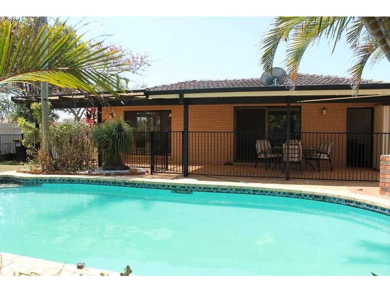 12 Rattray Street, Avenell Heights QLD 4670