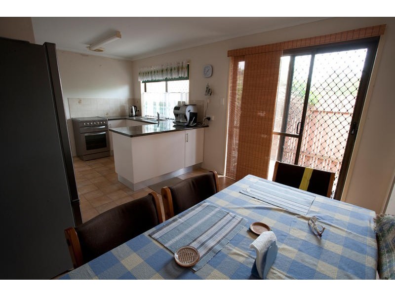 2 12 Donovan Street, Kepnock QLD 4670