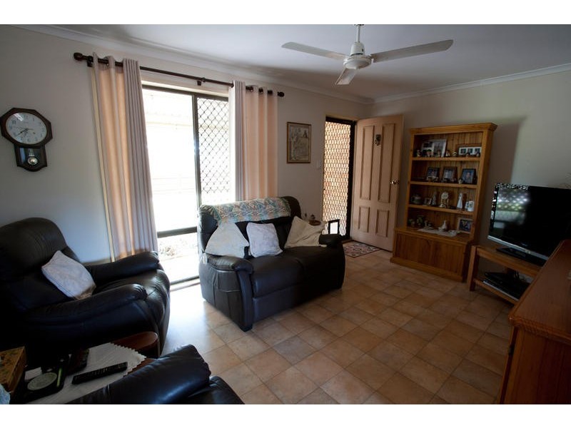 2 12 Donovan Street, Kepnock QLD 4670