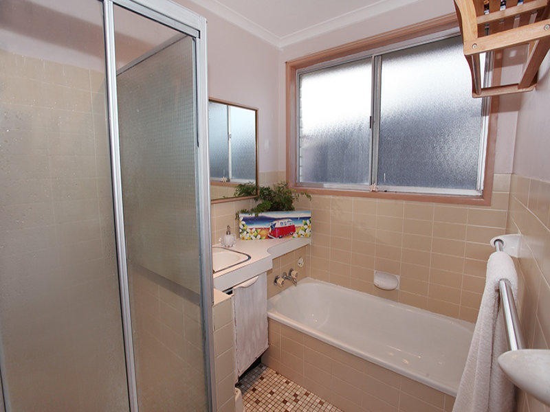 11 Coonang Crescent, Warana QLD 4575