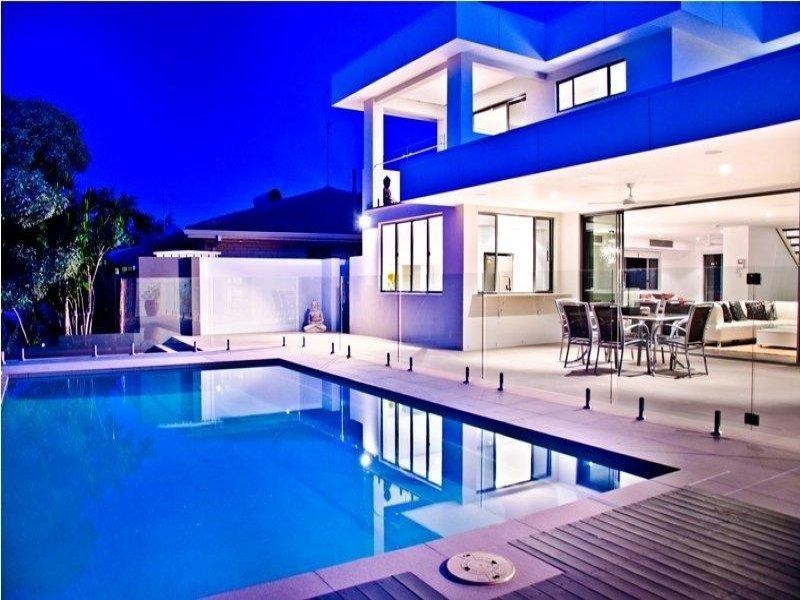 9 Poinciana Boulevard, Broadbeach Waters QLD 4218