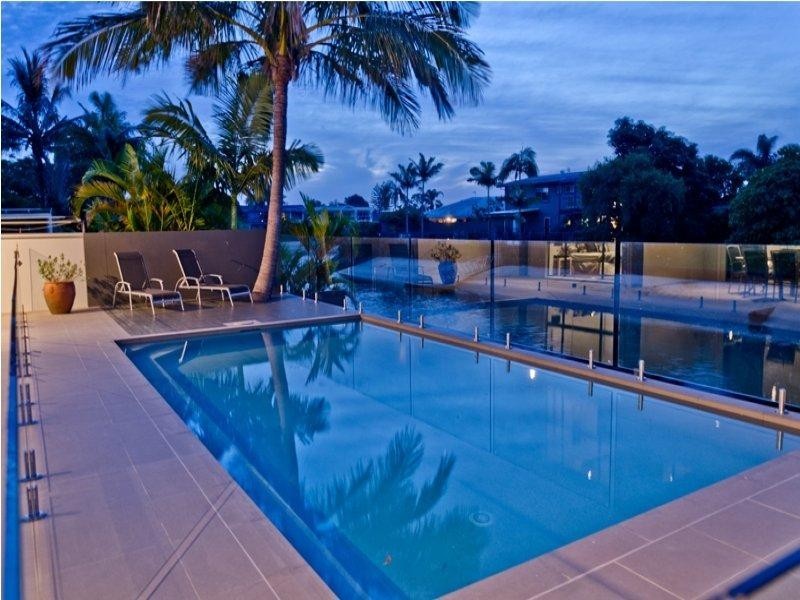 9 Poinciana Boulevard, Broadbeach Waters QLD 4218