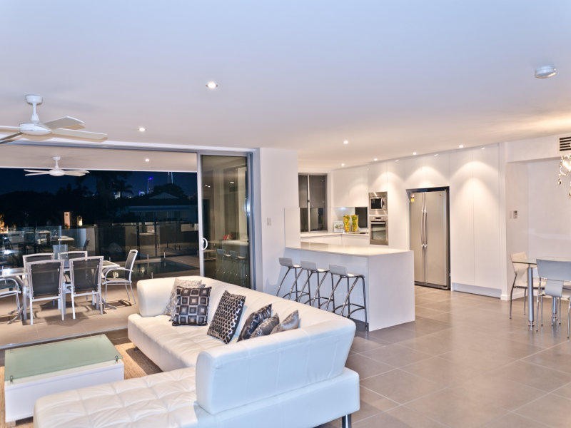 9 Poinciana Boulevard, Broadbeach Waters QLD 4218