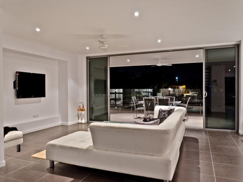 9 Poinciana Boulevard, Broadbeach Waters QLD 4218