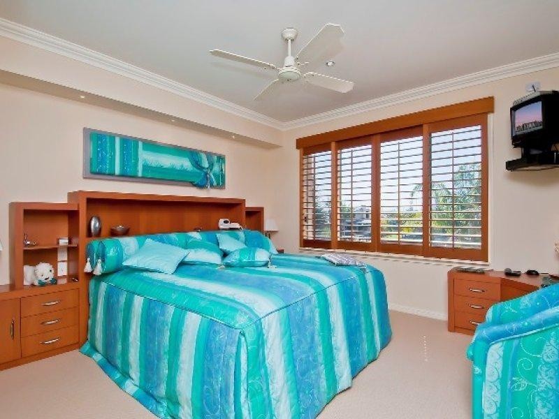 Broadbeach Waters QLD 4218