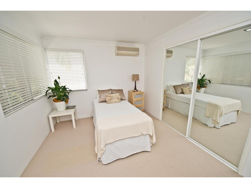 38 Burra Street, Surfers Paradise QLD 4217